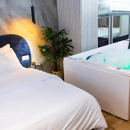 酒店 Luxury By The Bubbles Jacuzzi