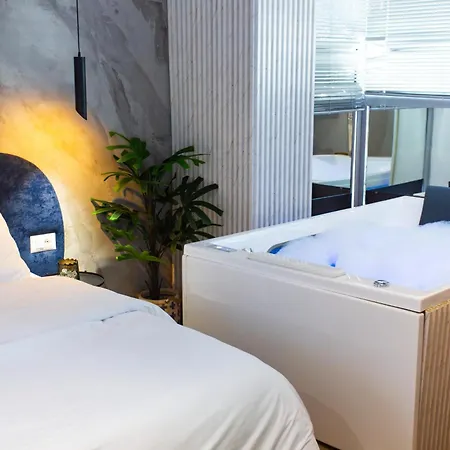 Szálloda Luxury By The Bubbles Jacuzzi 3*