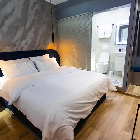 Luxury By The Bubbles Jacuzzi