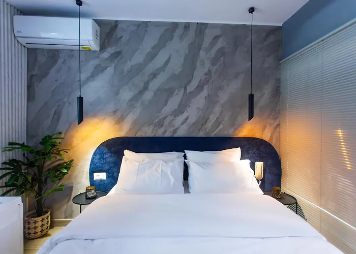 Luxury By The Bubbles Jacuzzi Hotel 3*