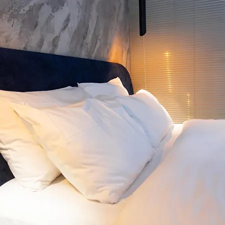 Hotel Luxury By The Bubbles Jacuzzi Tirana