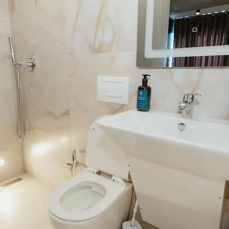 מלון Luxury By The Bubbles Jacuzzi 3*