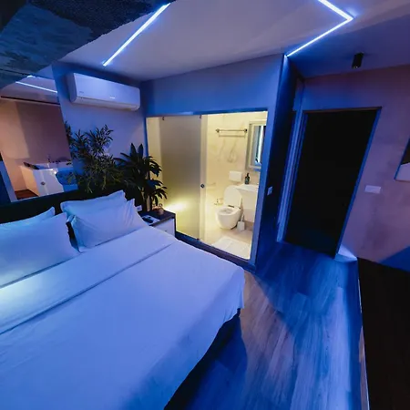 Luxury By The Bubbles Jacuzzi טיראנה